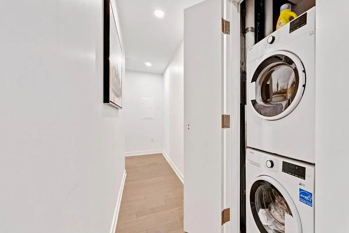 High-End Condo With Gym And Walking Distance To Parliament Ottawa 0*,  Canadá
